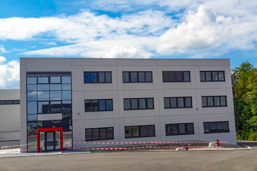 Neubau eines modernen Büro‑ und Gewerbegebäudes